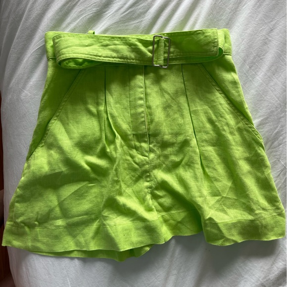 Matthew Bruch Pleated Shorts - Picture 2 of 4